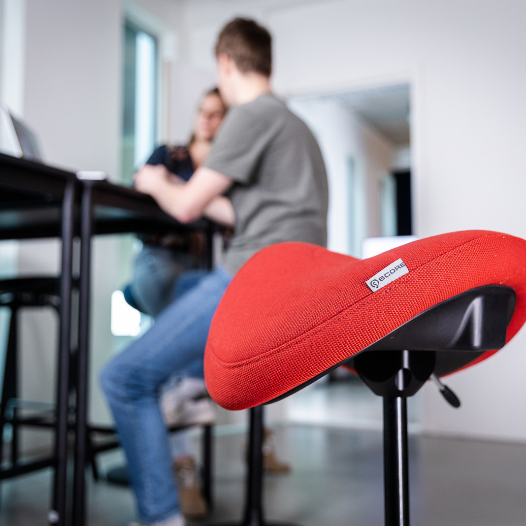 Score Polo Saddle Chair Amazone Jumper Blend Red Office Detail